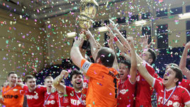 На пьедестале молодые "коммунисты"