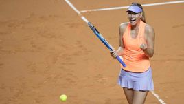 Соперницы расступаются, Шарапова выигрывает