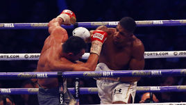 Суббота. Лондон. Энтони ДЖОШУА отправляет на канаты Владимира КЛИЧКО.