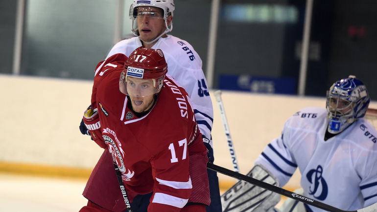 Вячеслав СОЛОДУХИН (№17). Фото photo.khl.ru Вячеслав СОЛОДУХИН (№17). Фото photo.khl.ru