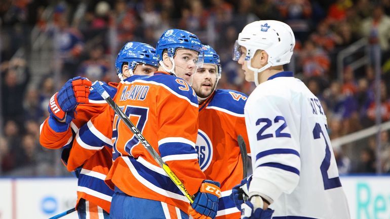 Коннор МАКДЭВИД (№97) и Никита ЗАЙЦЕВ (№22). Фото REUTERS Коннор МАКДЭВИД (№97) и Никита ЗАЙЦЕВ (№22). Фото REUTERS