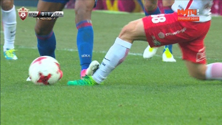 43-я минута. Нарушение Витинью. 43-я минута. Нарушение Витинью.