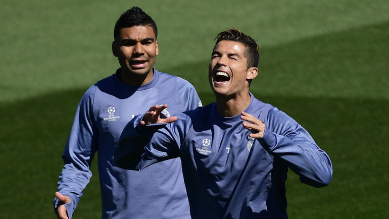 КРИШТИАНУ РОНАЛДУ (справа) и КАЗЕМИРУ. Фото AFP КРИШТИАНУ РОНАЛДУ (справа) и КАЗЕМИРУ. Фото AFP