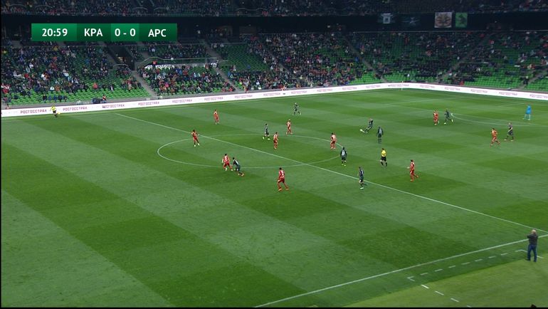 Федор Смолов выходит один на один с вратарем. Судья фиксирует офсайд. Федор Смолов выходит один на один с вратарем. Судья фиксирует офсайд.