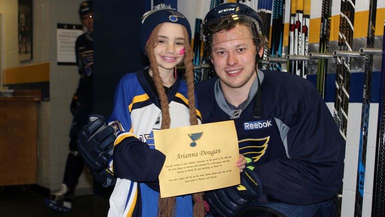 Владимир ТАРАСЕНКО с Арианной ДУГАН. Фото NHL.com Владимир ТАРАСЕНКО с Арианной ДУГАН. Фото NHL.com
