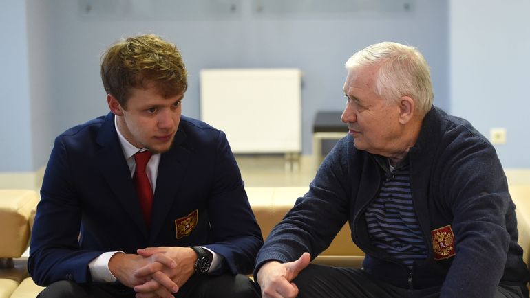 Сегодня. Новогорск. Артемий ПАНАРИН (слева) и Владимир ЮРЗИНОВ. Фото Владимир БЕЗЗУБОВ, photo.khl.ru Сегодня. Новогорск. Артемий ПАНАРИН (слева) и Владимир ЮРЗИНОВ. Фото Владимир БЕЗЗУБОВ, photo.khl.ru