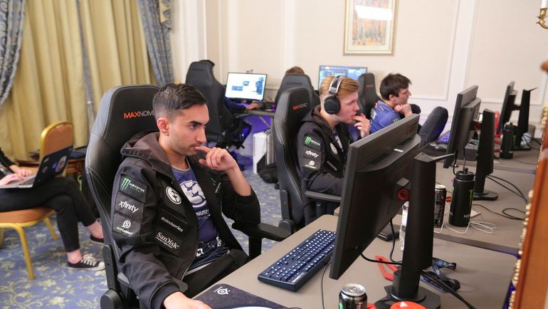 Evil Geniuses во время группового этапа. Фото VK Dota 2 Evil Geniuses во время группового этапа. Фото VK Dota 2