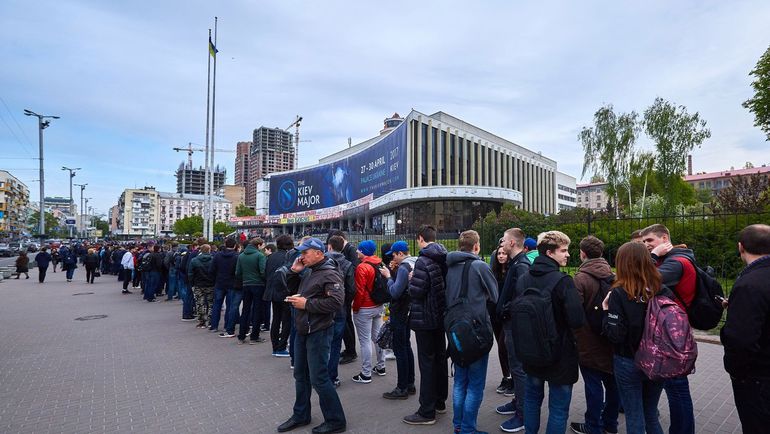 Очередь на The Kiev Major. Фото VK Dota 2 Очередь на The Kiev Major. Фото VK Dota 2