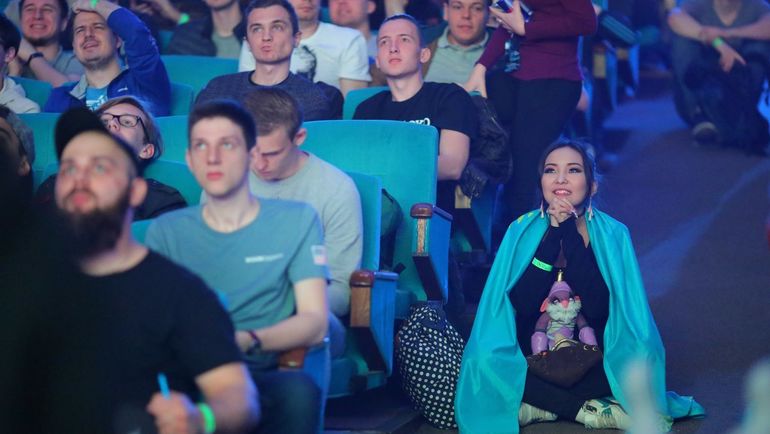 Болельщица. Фото VK Dota 2 Болельщица. Фото VK Dota 2