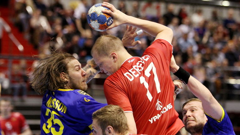 Александр ДЕРЕВЕНЬ (в центре). Фото Федерация гандбола России Александр ДЕРЕВЕНЬ (в центре). Фото Федерация гандбола России