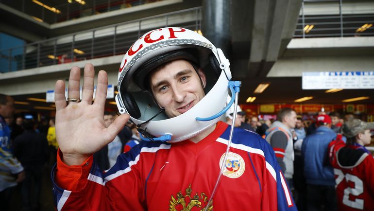 Сегодня. Кельн. Швеция – Россиия. Колоритный болельщики из России. Фото AFP Сегодня. Кельн. Швеция – Россиия. Колоритный болельщики из России. Фото AFP