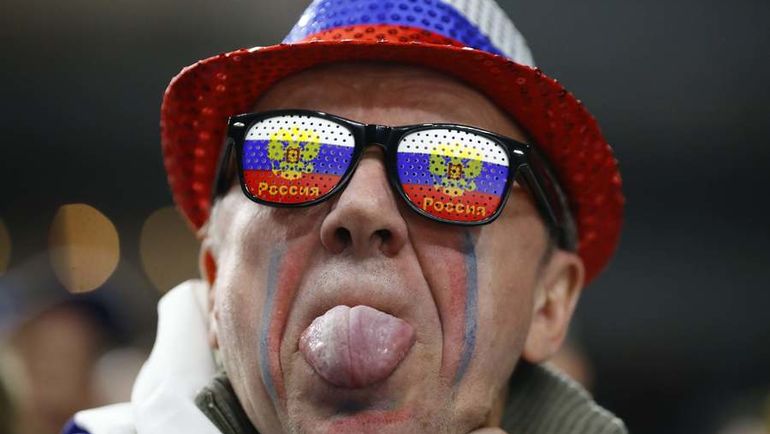 Сегодня. Кельн. Швеция - Россиия - 1:2 Б. Еще один колоритный болельщики из России. Фото REUTERS Сегодня. Кельн. Швеция - Россиия - 1:2 Б. Еще один колоритный болельщики из России. Фото REUTERS