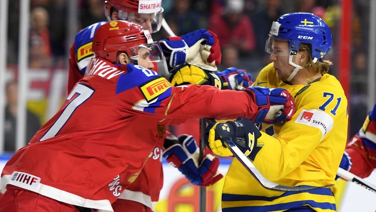 Вадим ШИПАЧЕВ (слева) потолкался со шведами. Фото AFP Вадим ШИПАЧЕВ (слева) потолкался со шведами. Фото AFP