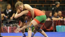 Россиянка Валерия КОБЛОВА (слева) не смогла побороться за медали чемпионата Европы в весовой категории до 58 кг.