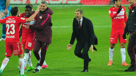 Массимо КАРРЕРА (в центре) ликует со своей командой.