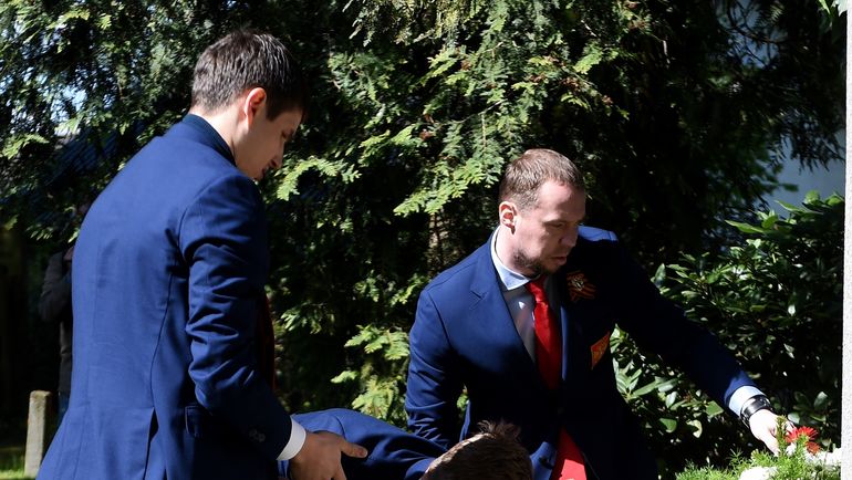 Сергей МОЗЯКИН (справа) и Вадим ШИПАЧЕВ. Фото Юрий КУЗЬМИН, photo.khl.ru Сергей МОЗЯКИН (справа) и Вадим ШИПАЧЕВ. Фото Юрий КУЗЬМИН, photo.khl.ru