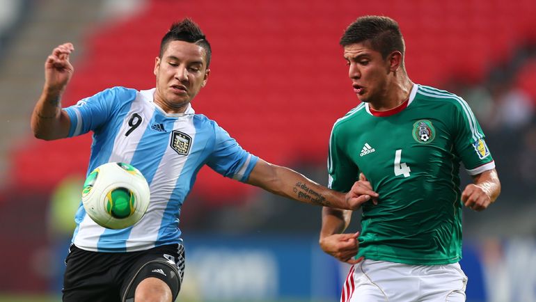 Себастьян ДРИУССИ (слева) в составе сборной Аргентины. Себастьян ДРИУССИ (слева) в составе сборной Аргентины.