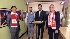 "Никаких рюмок! Это пьют из тары". Федун и Глушаков в гостях у Урганта