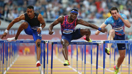 Суббота. Шанхай. Сергей ШУБЕНКОВ (справа) впервые за полтора года участвовал в международном старте.