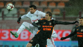 Роман ПАВЛЮЧЕНКО (справа, против Неманьи ПЕЙЧИНОВИЧА) может встретиться с Ари уже в среду - в день игры чемпионата.