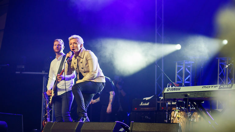 Концерт Дианы АРБЕНИНОЙ в Ледовом дворце. Концерт Дианы АРБЕНИНОЙ в Ледовом дворце.