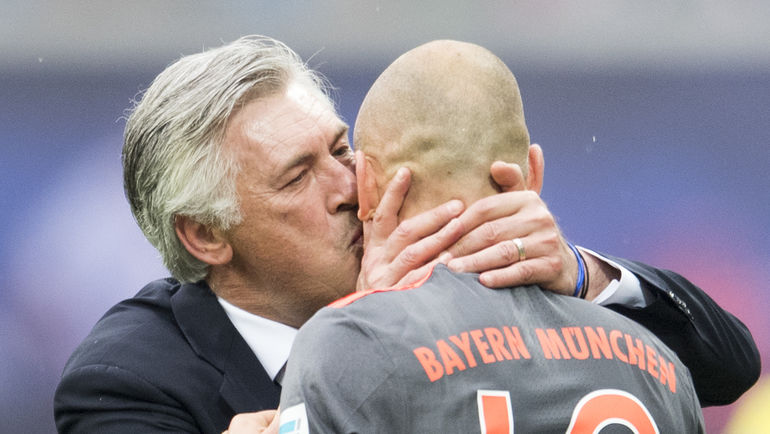 Арьен РОББЕН и Карло АНЧЕЛОТТИ. Фото AFP Арьен РОББЕН и Карло АНЧЕЛОТТИ. Фото AFP