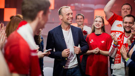 Какие жесты Каррера показывает игрокам "Спартака"? Отвечает Глушаков