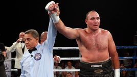 Александр УСТИНОВ победил Рафаэля Зумбано Лава.