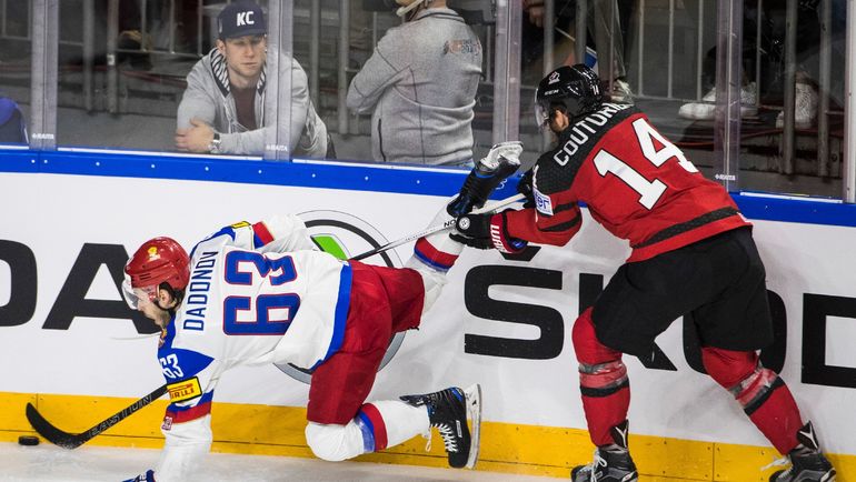 Шон КУТЮРЬЕ (№14) против Евгения ДАДОНОВА. Фото AFP Шон КУТЮРЬЕ (№14) против Евгения ДАДОНОВА. Фото AFP