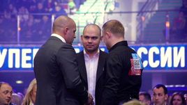 Федор ЕМЕЛЬЯНЕНКО (слева) и Радмир ГАБДУЛЛИН (в центре), пострадавший в Казахстане.