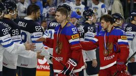 Воскресенье. Кельн. Россия - Финляндия - 5:3. Евгений КУЗГНЕЦОВ и Артемий ПАНАРИН, судя по лицам, ехали на турнир не за бронзой.