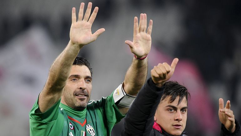 Джанлуиджи БУФФОН и Пауло ДИБАЛА. Фото REUTERS Джанлуиджи БУФФОН и Пауло ДИБАЛА. Фото REUTERS