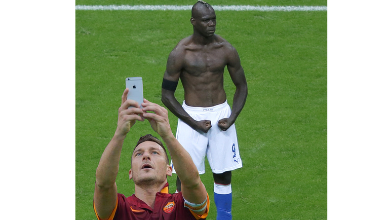 Интернет-мем на тему селфи Франческо ТОТТИ после гола. Интернет-мем на тему селфи Франческо ТОТТИ после гола.