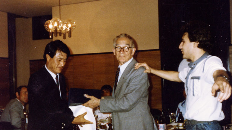 Николай СТАРОСТИ (в центре) с внуком Михаилом ШИРИНЯНОМ (справа). Николай СТАРОСТИ (в центре) с внуком Михаилом ШИРИНЯНОМ (справа).