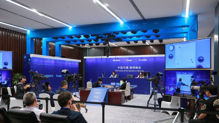 Май. КЭ ЦЗЭ в матче против AlphaGo. Фото AFP Май. КЭ ЦЗЭ в матче против AlphaGo. Фото AFP