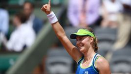 Сегодня. Париж. Екатерина МАКАРОВА празднует победу над Ангелик КЕРБЕР.