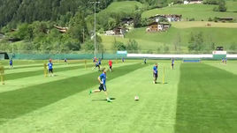 Как тренирует Черчесов