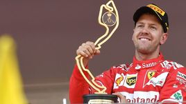 Сегодня. Монте-Карло. Себастьян ФЕТТЕЛЬ с трофеем.