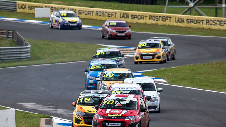 Смоленск. Второй этап Российской серии кольцевых гонок. Фото пресс-служба СМП РСКГ Смоленск. Второй этап Российской серии кольцевых гонок. Фото пресс-служба СМП РСКГ