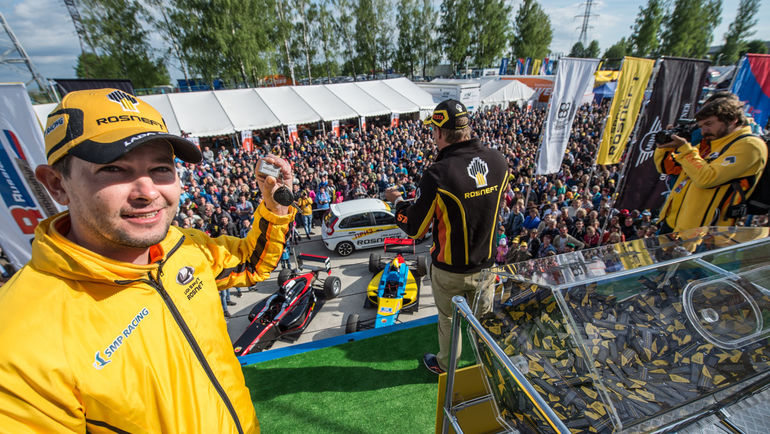 Розыгрыш автомобиля LADA Kalina Drive Active. Фото пресс-служба СМП РСКГ Розыгрыш автомобиля LADA Kalina Drive Active. Фото пресс-служба СМП РСКГ