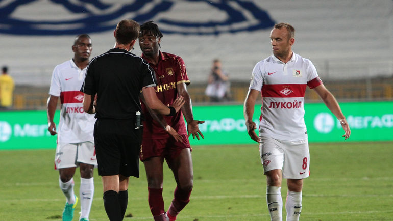 Алекс СОНГ (в центре). Фото Александр ВОЛГИН Алекс СОНГ (в центре). Фото Александр ВОЛГИН