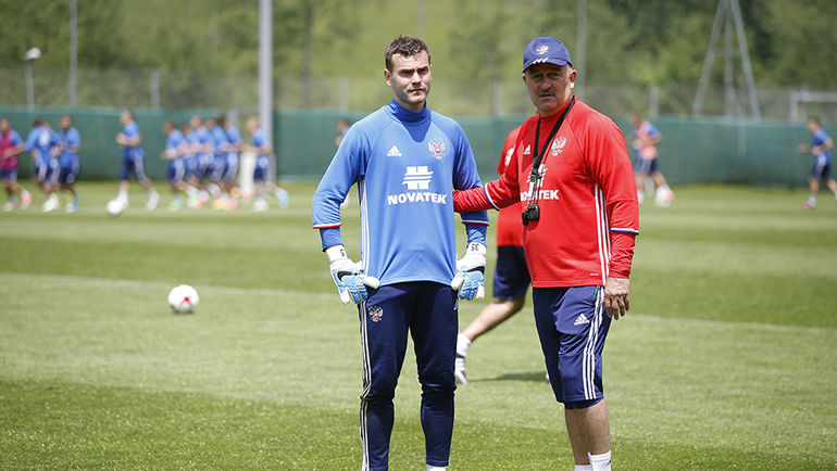 Игорь АКИНФЕЕВ (слева) и Станислав ЧЕРЧЕСОВ. Фото Константин РЫБИН, РФС Игорь АКИНФЕЕВ (слева) и Станислав ЧЕРЧЕСОВ. Фото Константин РЫБИН, РФС