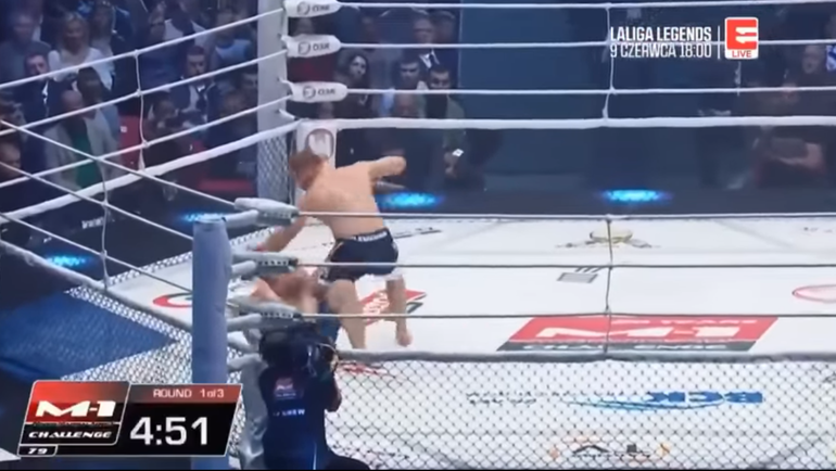 ШЛЕМЕНКО добивает соперника. ШЛЕМЕНКО добивает соперника.