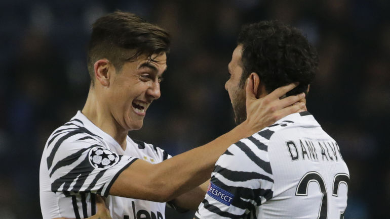 Пауло ДИБАЛА и ДАНИ АЛВЕС. Фото REUTERS Пауло ДИБАЛА и ДАНИ АЛВЕС. Фото REUTERS