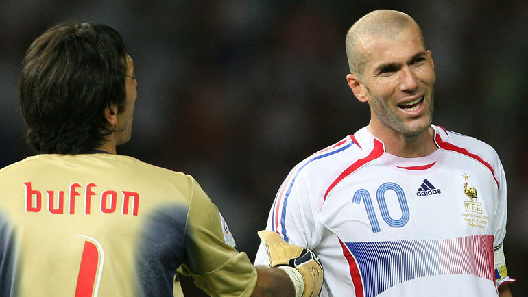 Джанлуиджи БУФФОН и Зинедин ЗИДАН. Фото REUTERS Джанлуиджи БУФФОН и Зинедин ЗИДАН. Фото REUTERS