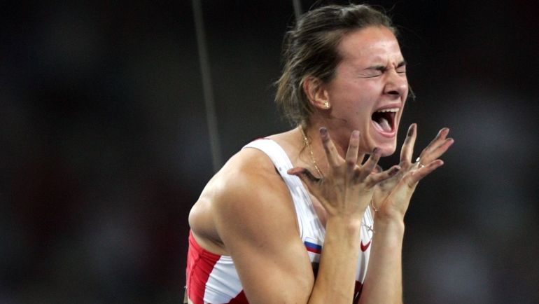 24 августа 2004 года. Афины. Елена ИСИНБАЕВА впервые выиграла Олимпийское золото. Фото Григорий ФИЛИППОВ 24 августа 2004 года. Афины. Елена ИСИНБАЕВА впервые выиграла Олимпийское золото. Фото Григорий ФИЛИППОВ