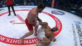 Сегодня. Санкт-Петербург. Через мгновение Виталий МИНАКОВ добьет Антонио СИЛВУ.