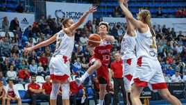 Сегодня. Москва. Россия - Турция - 59:58. Россиянки блокируют соперницу.