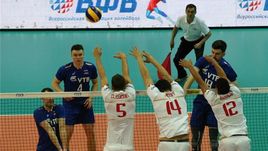 Сегодня. Казань. Россия - Франция - 1:3. Россиянин Егор КЛЮКА (19) против тройного блока французов.