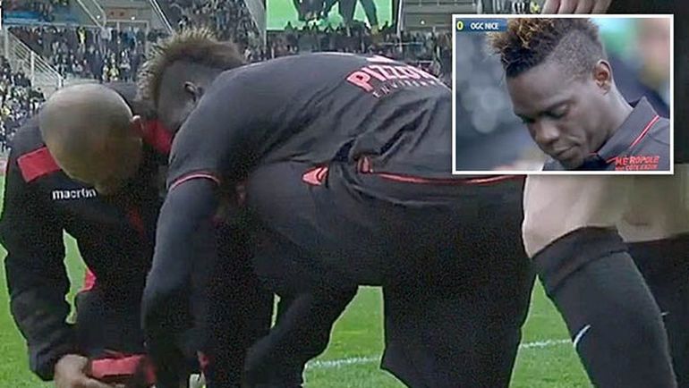 В Англии Балотелли не мог справиться с манишками, во Франции - со шнурками. Фото Daily Star В Англии Балотелли не мог справиться с манишками, во Франции - со шнурками. Фото Daily Star